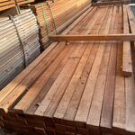 Ca. 100x Angelim Pedra Onderliggers Fijnbezaagd, 40x60mm, lengte 465cm